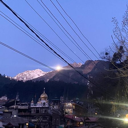 The Prasher Lodge Mall Road Manali Экстерьер фото