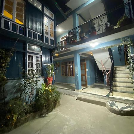 The Prasher Lodge Mall Road Manali Экстерьер фото