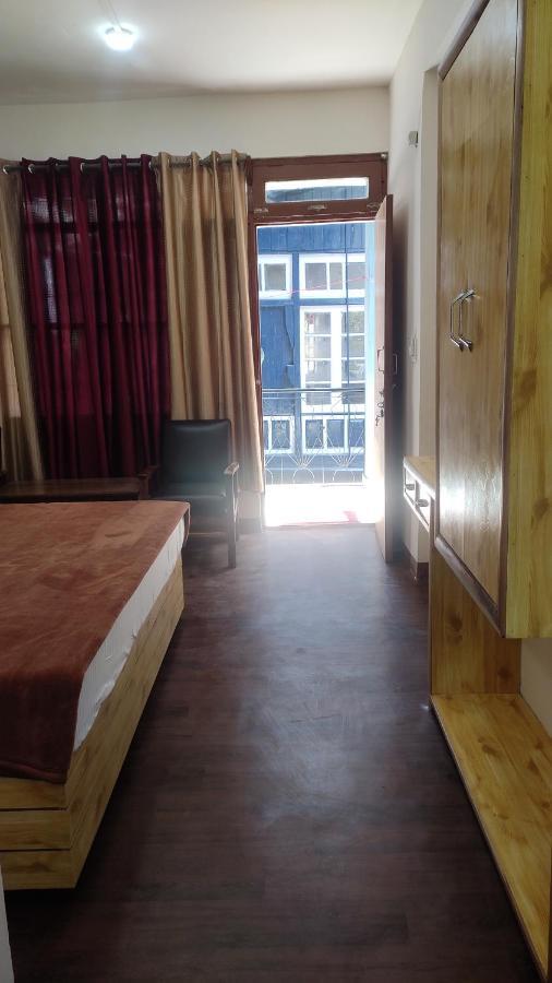 The Prasher Lodge Mall Road Manali Экстерьер фото