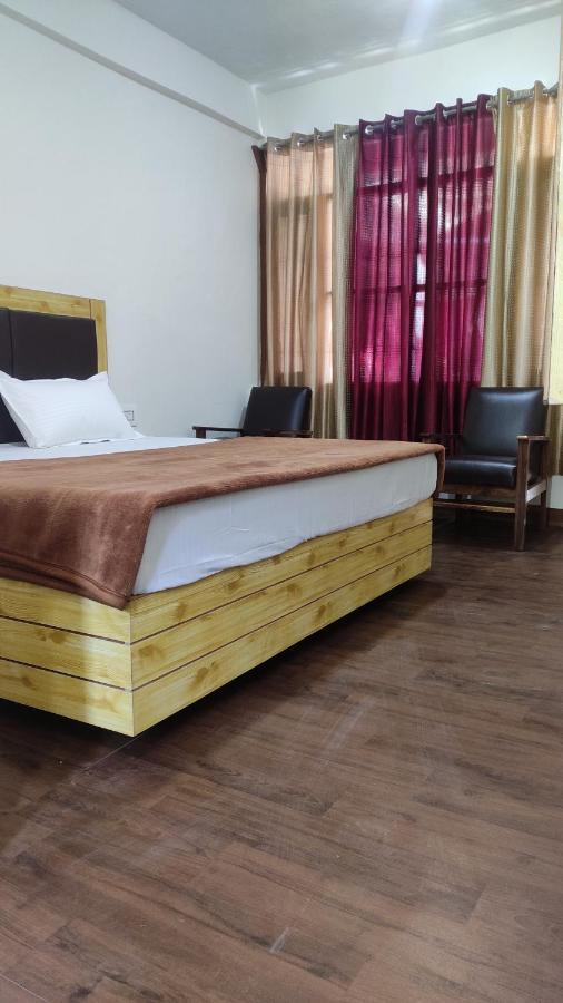 The Prasher Lodge Mall Road Manali Экстерьер фото