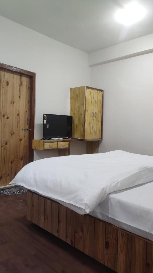 The Prasher Lodge Mall Road Manali Экстерьер фото