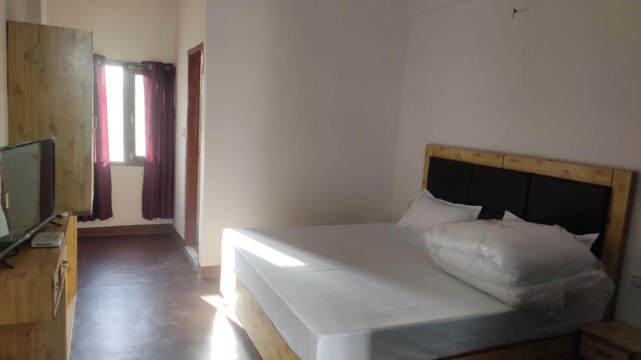 The Prasher Lodge Mall Road Manali Экстерьер фото