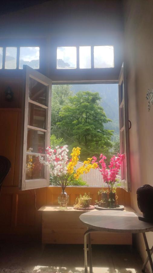The Prasher Lodge Mall Road Manali Экстерьер фото