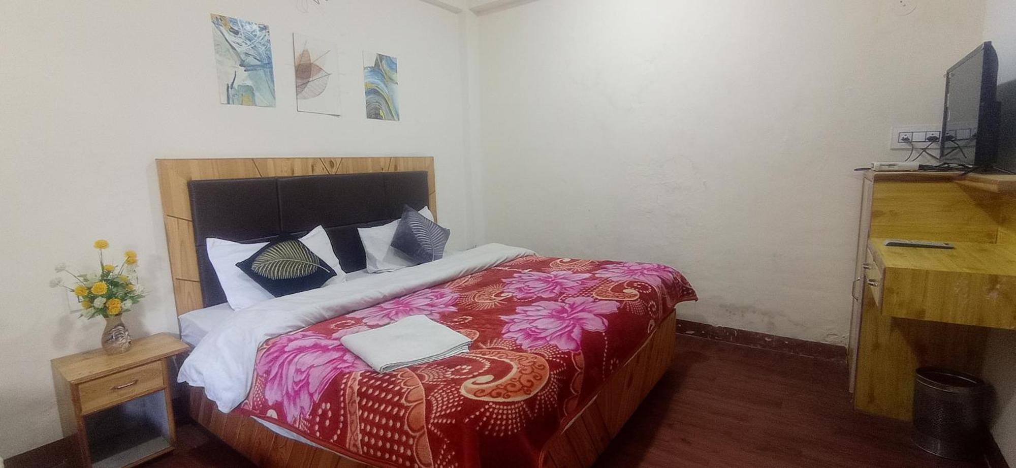 The Prasher Lodge Mall Road Manali Экстерьер фото