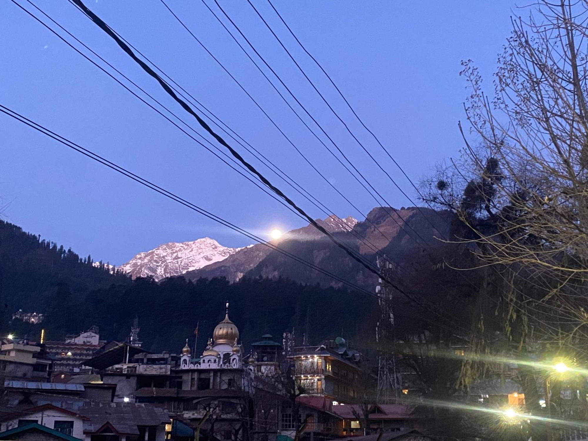 The Prasher Lodge Mall Road Manali Экстерьер фото