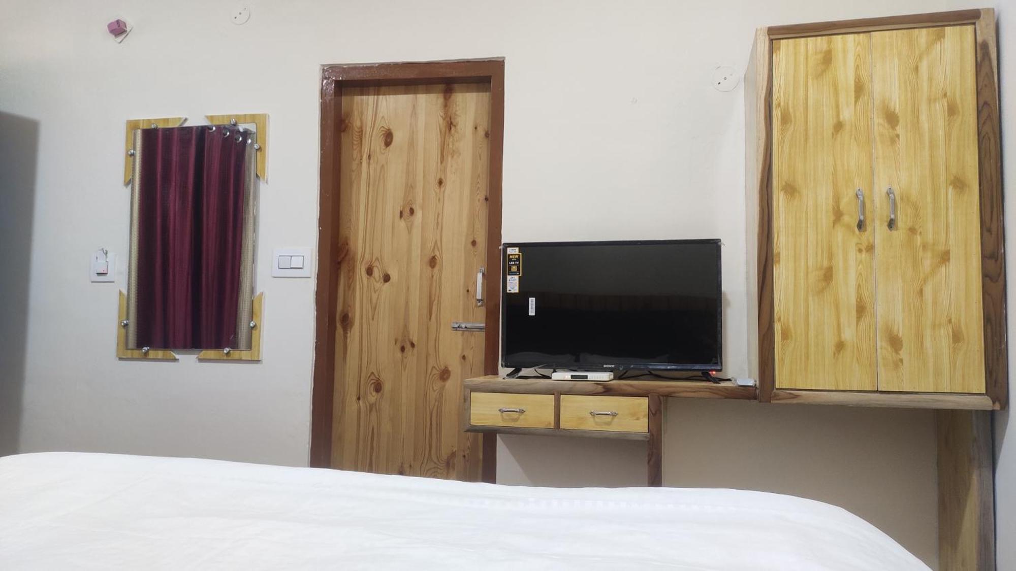 The Prasher Lodge Mall Road Manali Экстерьер фото
