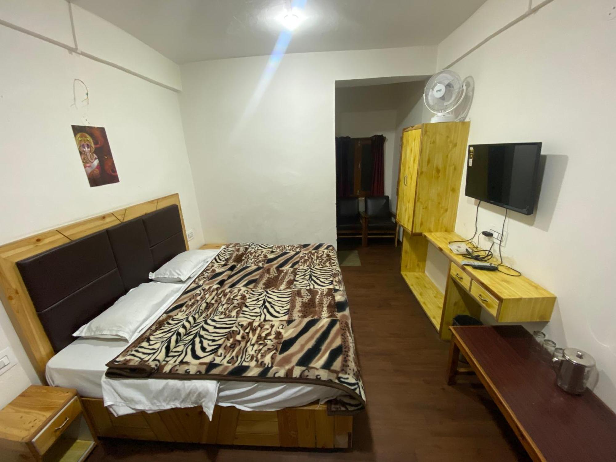 The Prasher Lodge Mall Road Manali Экстерьер фото