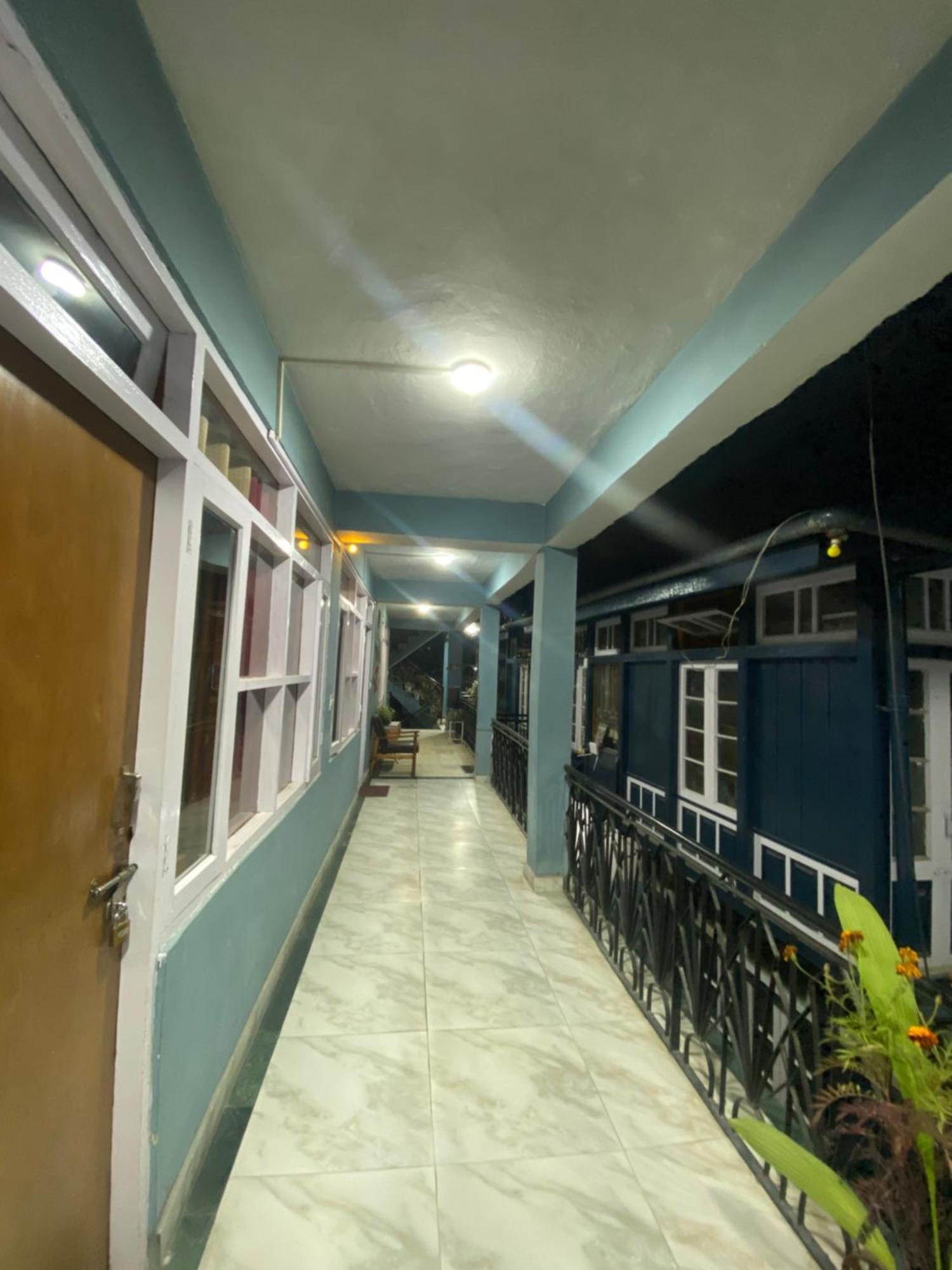The Prasher Lodge Mall Road Manali Экстерьер фото